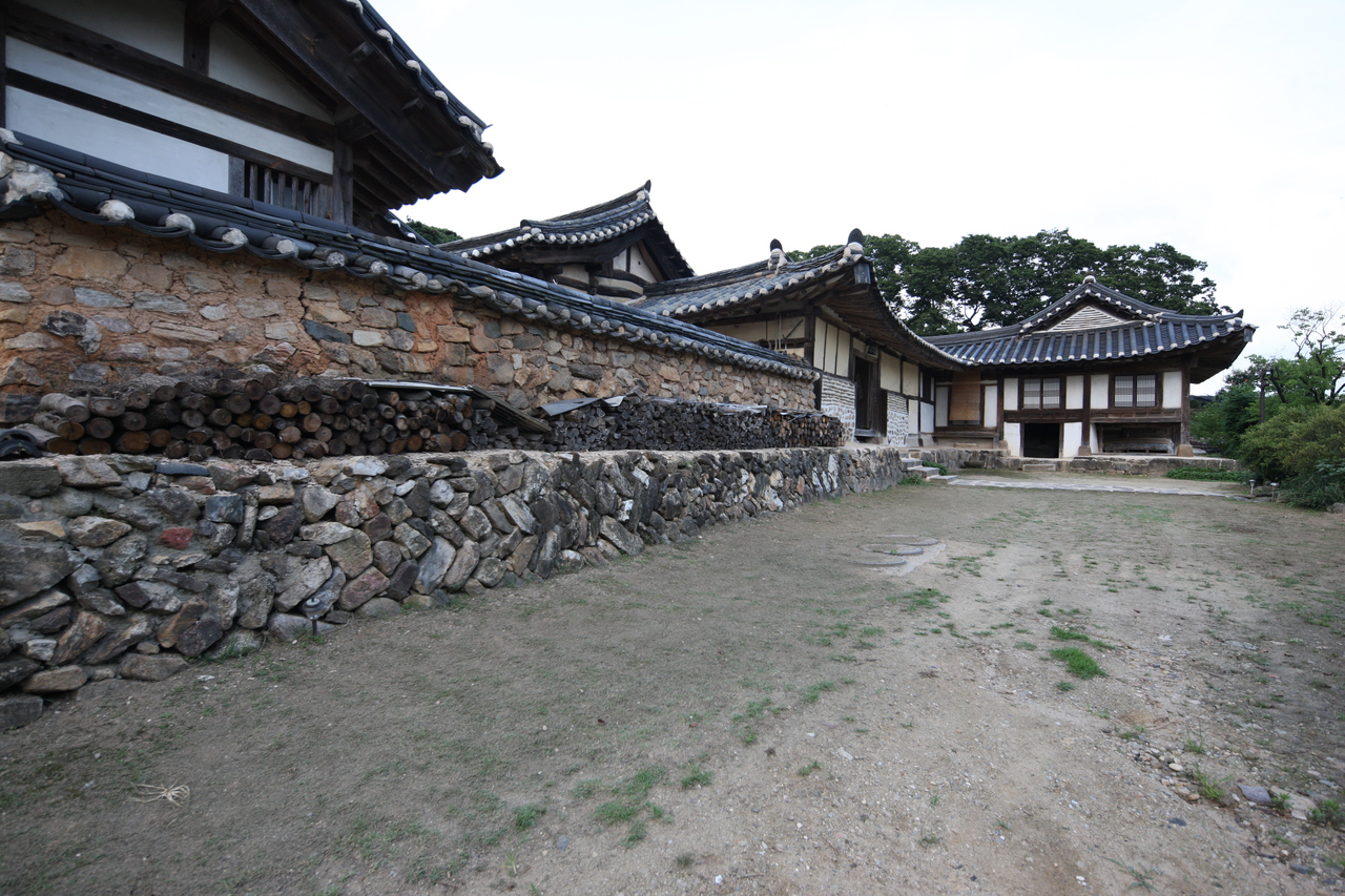 논산 명재고택(구 윤증고택)