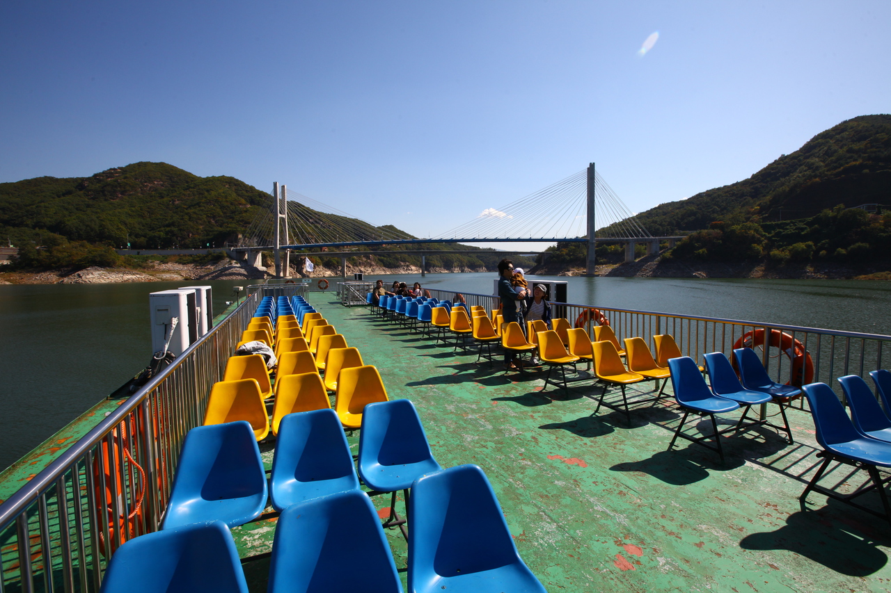 충주호 유람선