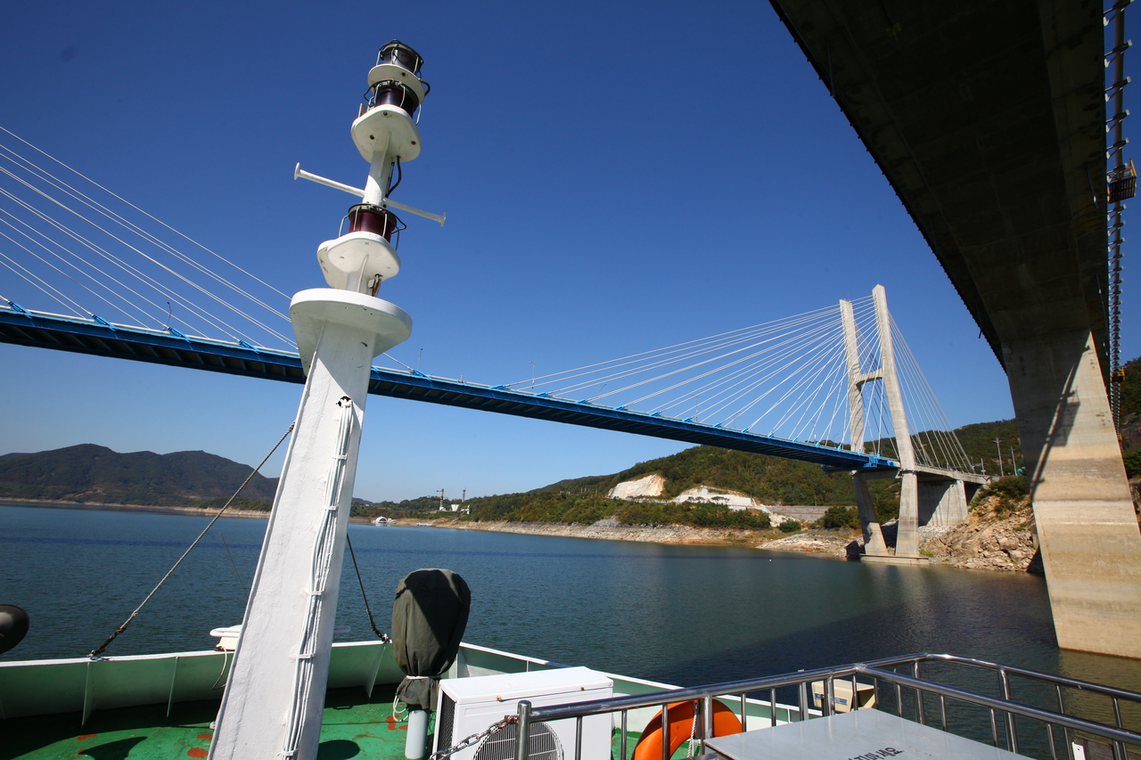 충주호 유람선
