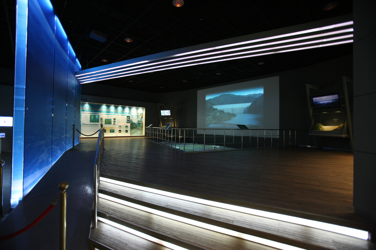 평화의 댐 물문화관