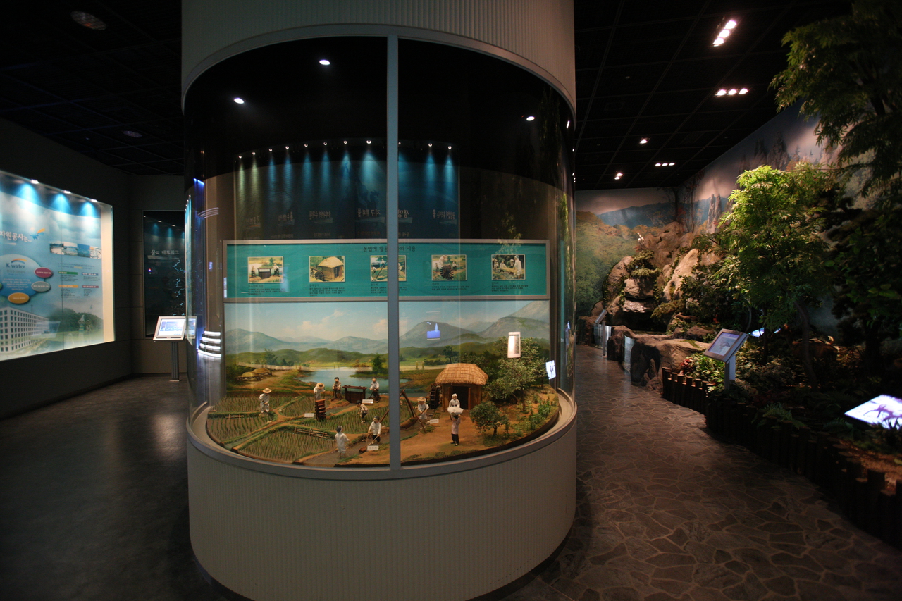 평화의 댐 물문화관